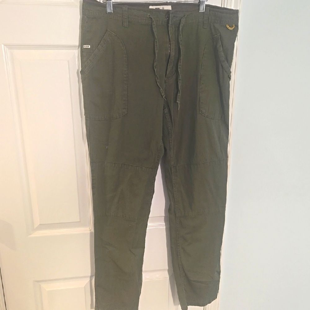 Reef Green Cargo Pants with Belt Loops